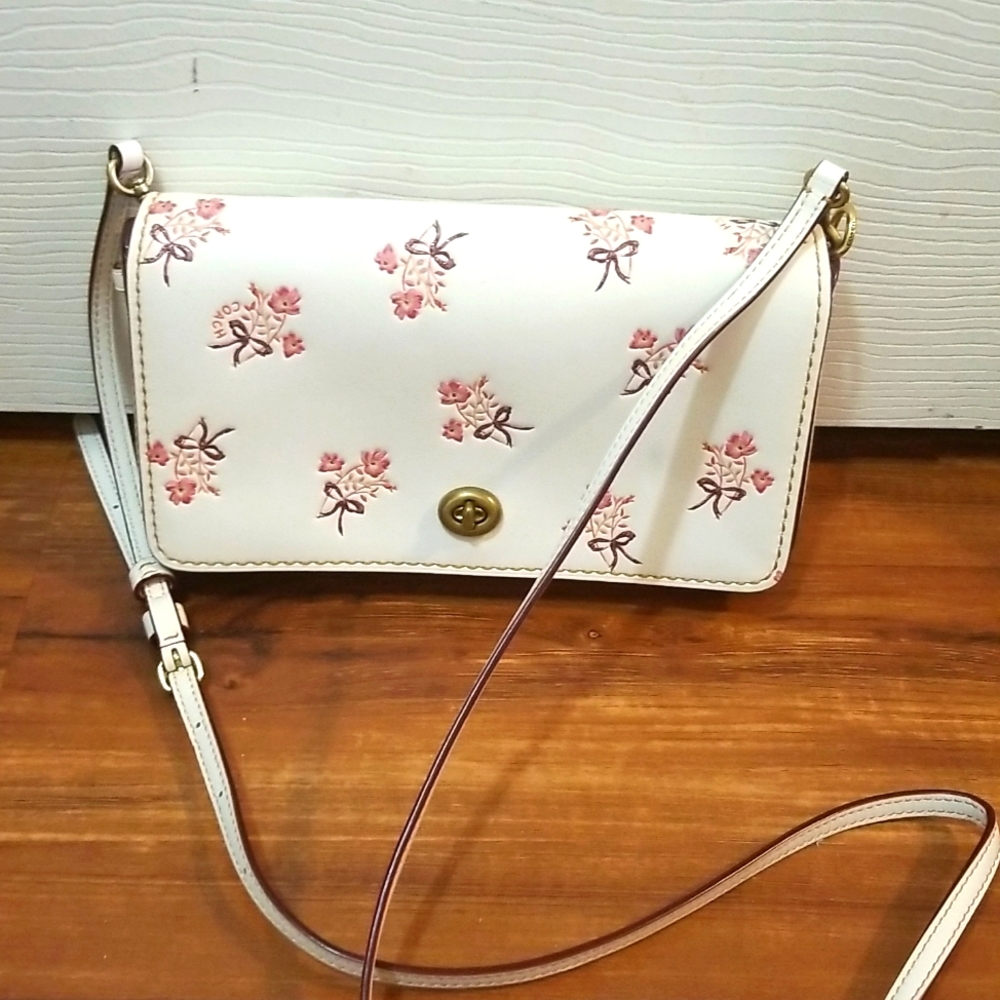 COACH 1941 Dinky With Floral Bouquet Bow Print Crossbody Bag Chalk/Pink.